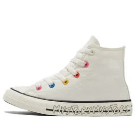 Chuck Taylor All “Star White”