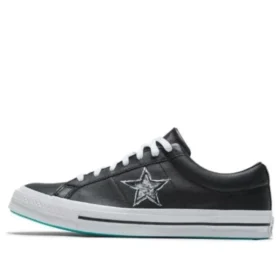One Star Graffiti Black White “Black White”